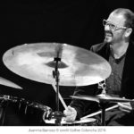 El batería Juanma Barroso reflexiona sobre las escenas de jazz en España y las instituciones formativas.