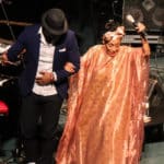 El penúltimo beso de Omara Portuondo.