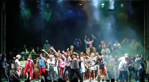 Ximo Tébar presenta A-Free-Kan Jazz Dance big Band.